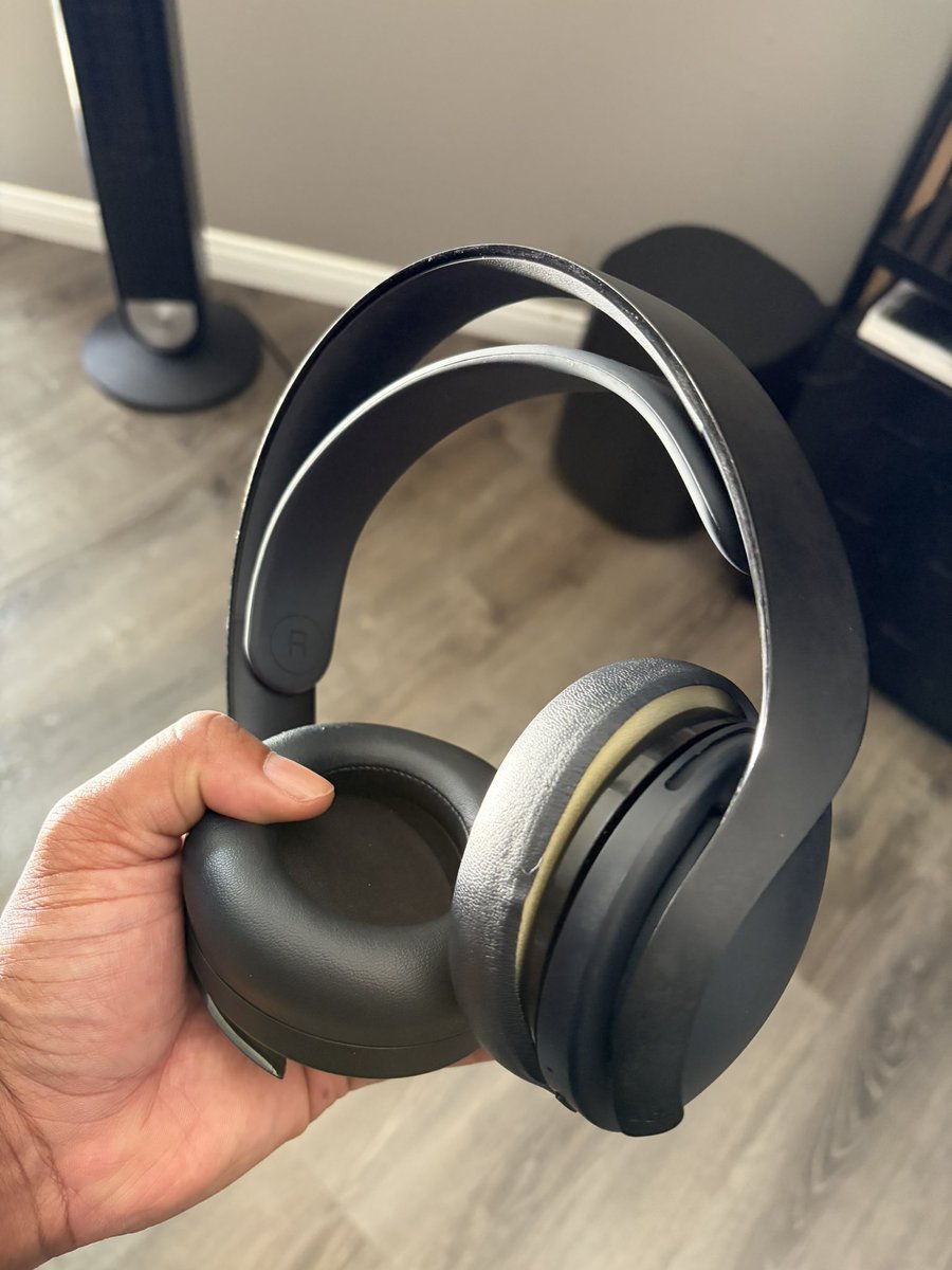 Yo <a href="/QuanFlix_/">Larry Jones</a> what headset you recommend for ps5 this cheap shit keeps bustin