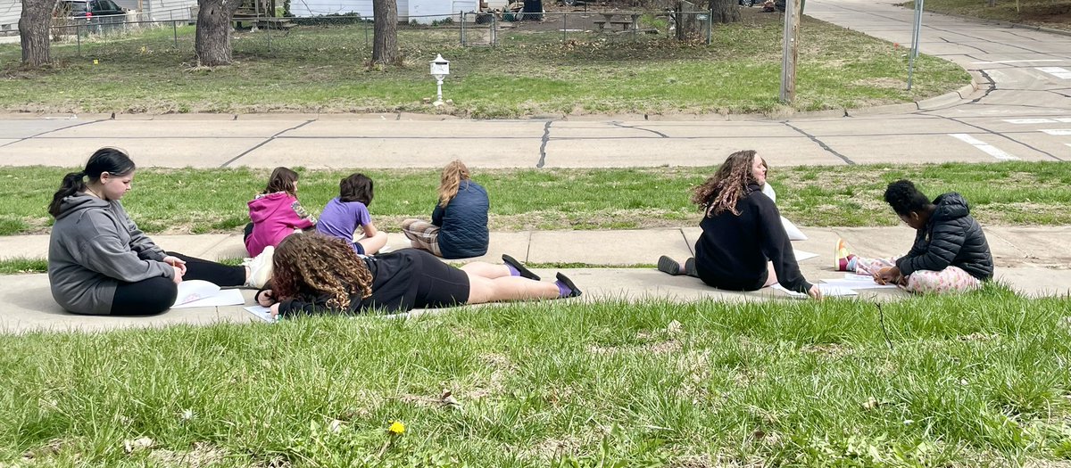 robertsonsclass's tweet image. It was a perfect day to take our artwork outdoors ☀️✏️ …and these 6th Grade @BerthaBobcats were 100% engaged! Way to go young artists! @slayingsixth ☺️ #MakingConnections #teamBPS