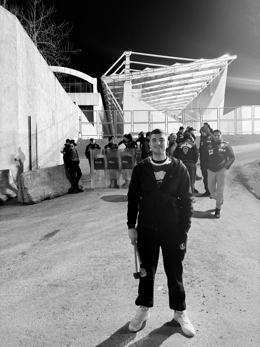 Ne kadar zulm etsen ah etmem sana. 
08.04.2026 
📍Ümraniye