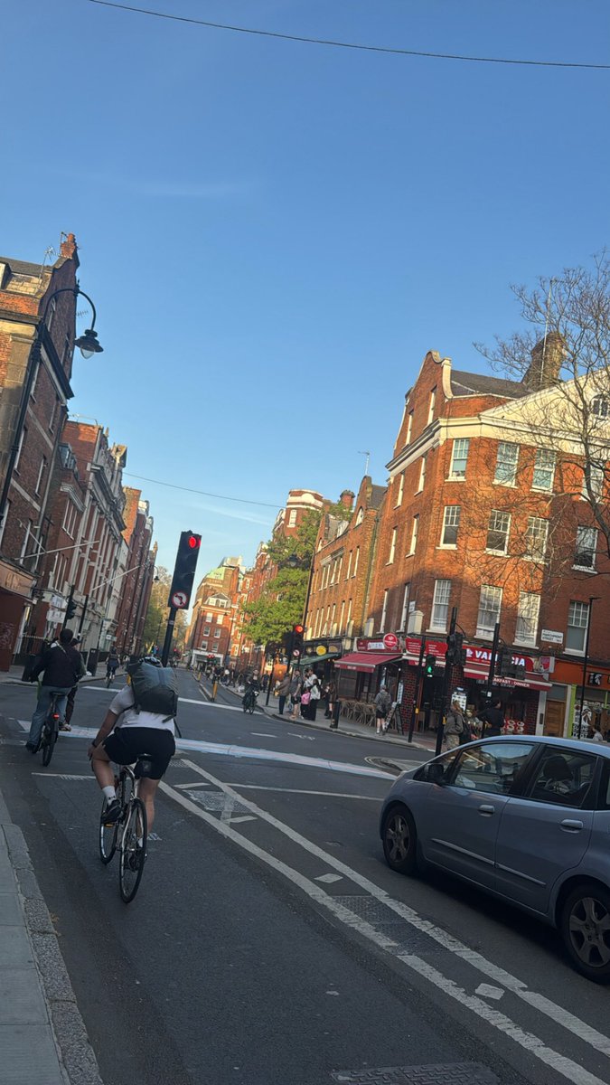 Usouph's tweet image. King’s cross and whatnot! #Photography #Camera #Buildings #London