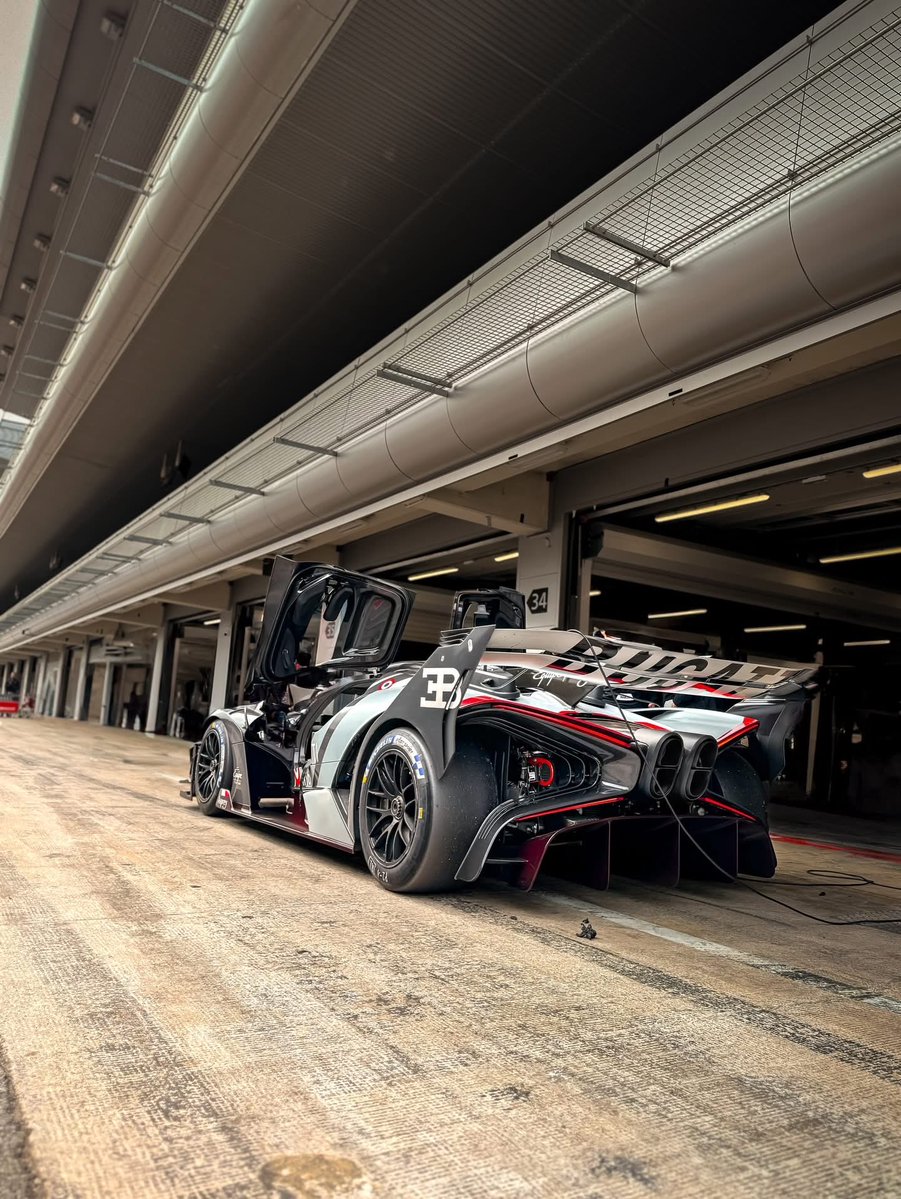 ThrottleCars's tweet photo. Bugatti Bolide🏁 https://t.co/qMd8VuBxP0