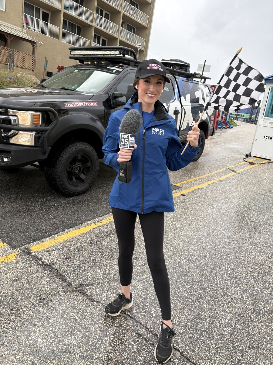 lblanchard_wx's tweet image. Hang onto your hats out there folks, because mine literally FLEW off! 🧢💨
At Daytona Beach Shores talking about the crazy wind and rain! 🌧️ ☔️
#rainyday #wind