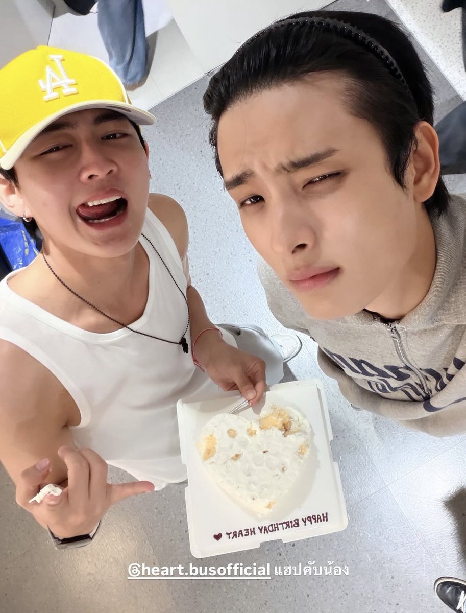 เฟิ้ด tweet media