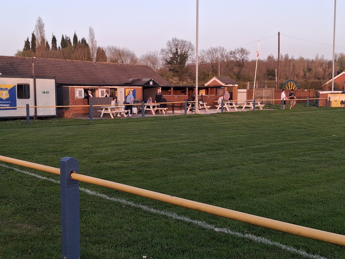 Roger Smith tweet media