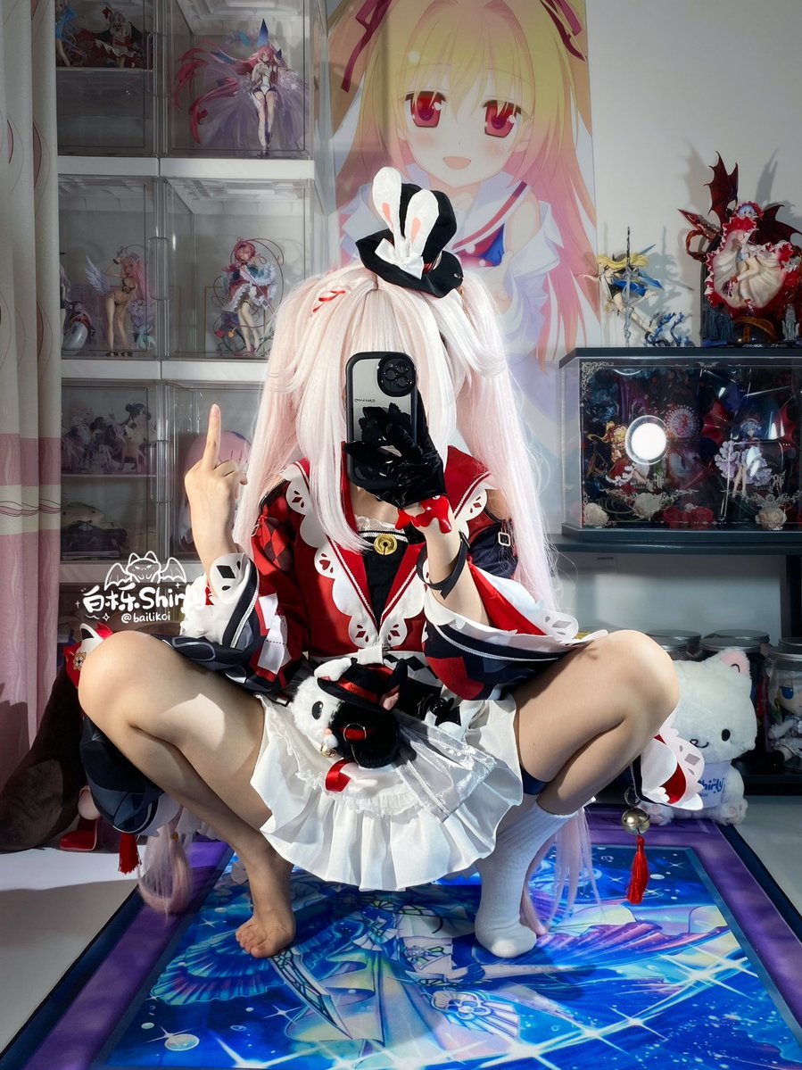 最后评论区还是充斥了那群讨厌人机啊，不过好像这些人机都是挂的一个北美加速器，我看看限制地区回复能不能解决一下这下讨厌的蛀虫😇为什么我没睡吗，在化妆，今天拍飞鸟马时兔女郎，唉真气死我了昨天发三张图都给ban还刷一堆机器人真坏心情最后就祝各位天天开心啦🥰