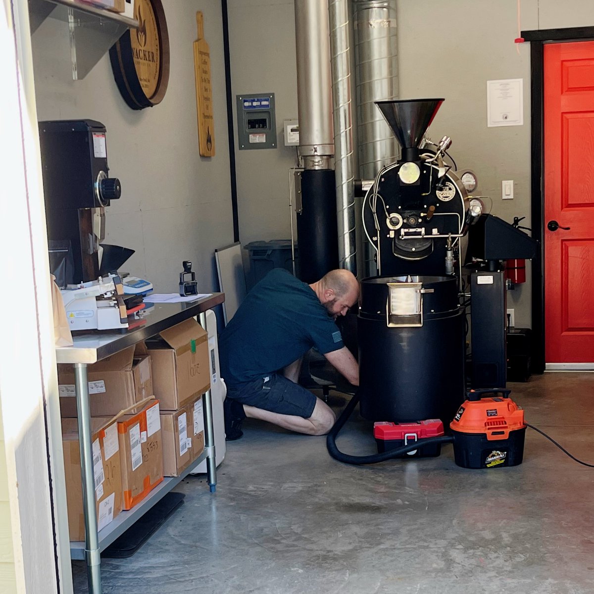 WackerCoffeeCo's tweet image. Quarterly TLC for LaFawnduh ☀️

Couldn’t pass up this sunny PNW day—garage door open, tools out, giving her the care she deserves.

Nothing better than a little maintenance in the sunshine!

#WackerCoffeeCo #LaFawnduh #CoffeeRoasting #pnw