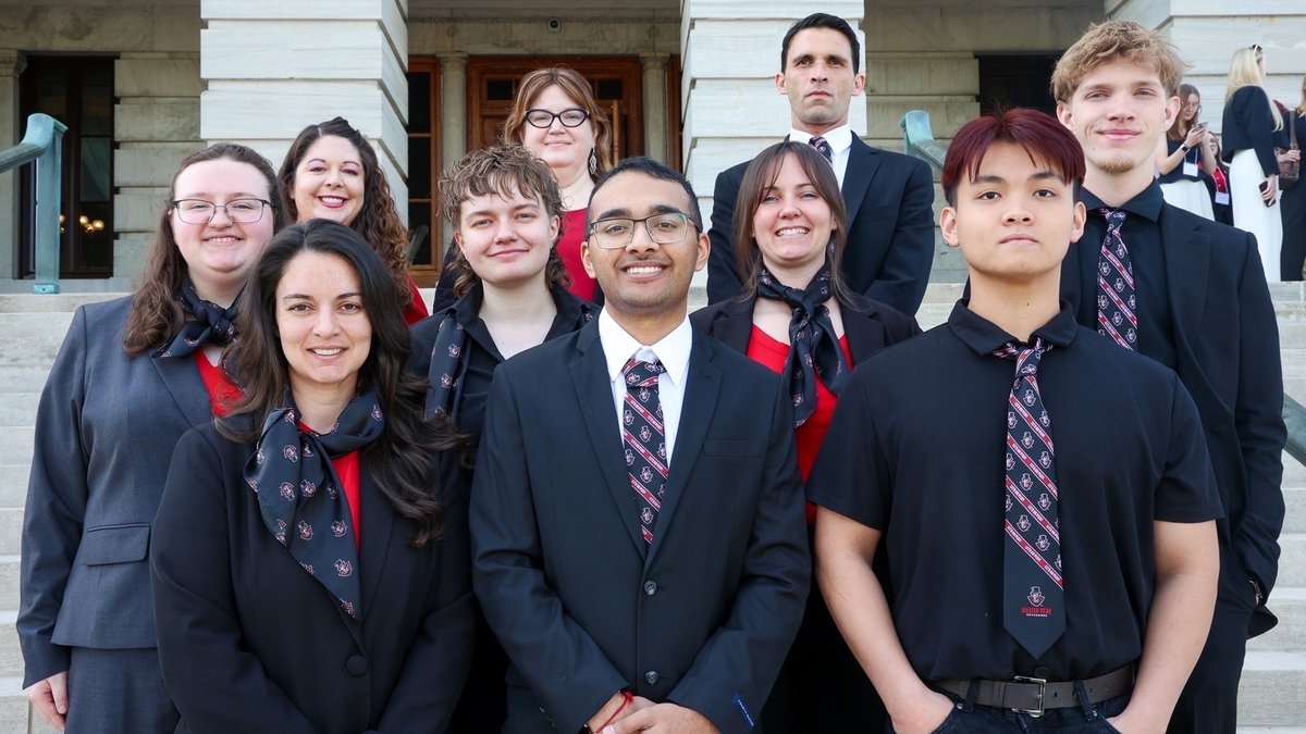 APSUCoSTEM's tweet photo. Today, CoSTEM students were at the annual Posters at the Capitol event, presenting their research to lawmakers alongside peers from across the state. Our Govs delivered, and we’re grateful to the APSU administrators who showed up to support them.

📸 --> https://t.co/l5anT52s76 https://t.co/TWP2mr9n3Z