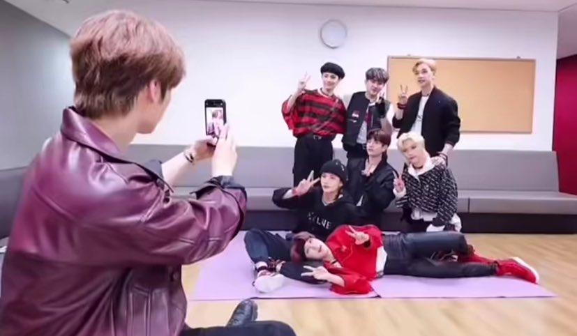hyunkitte's tweet photo. te amo lee know fazendo coisas de lee know https://t.co/vbgQbTvlZL