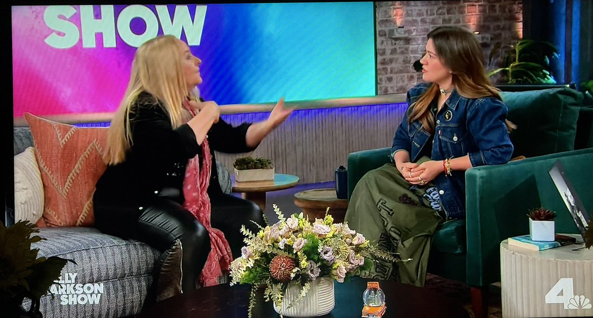 Melissa Etheridge on Kelly Clarkson. Still Brave and Crazy (1989) after all these years.