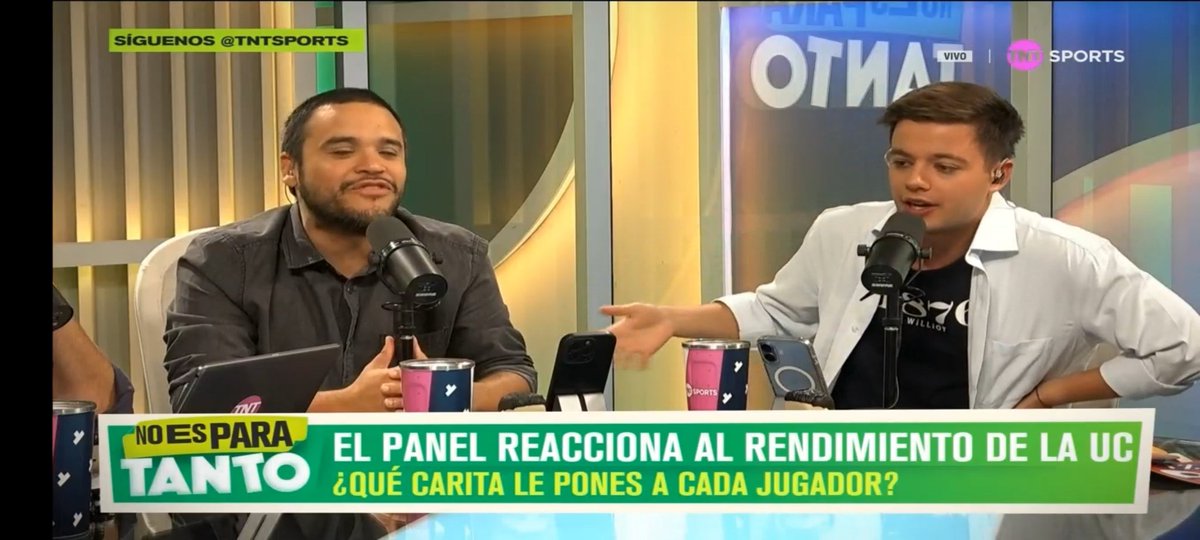 No sé quién es el pendejo de la derecha, pero cállenlo un rato por la chucha.