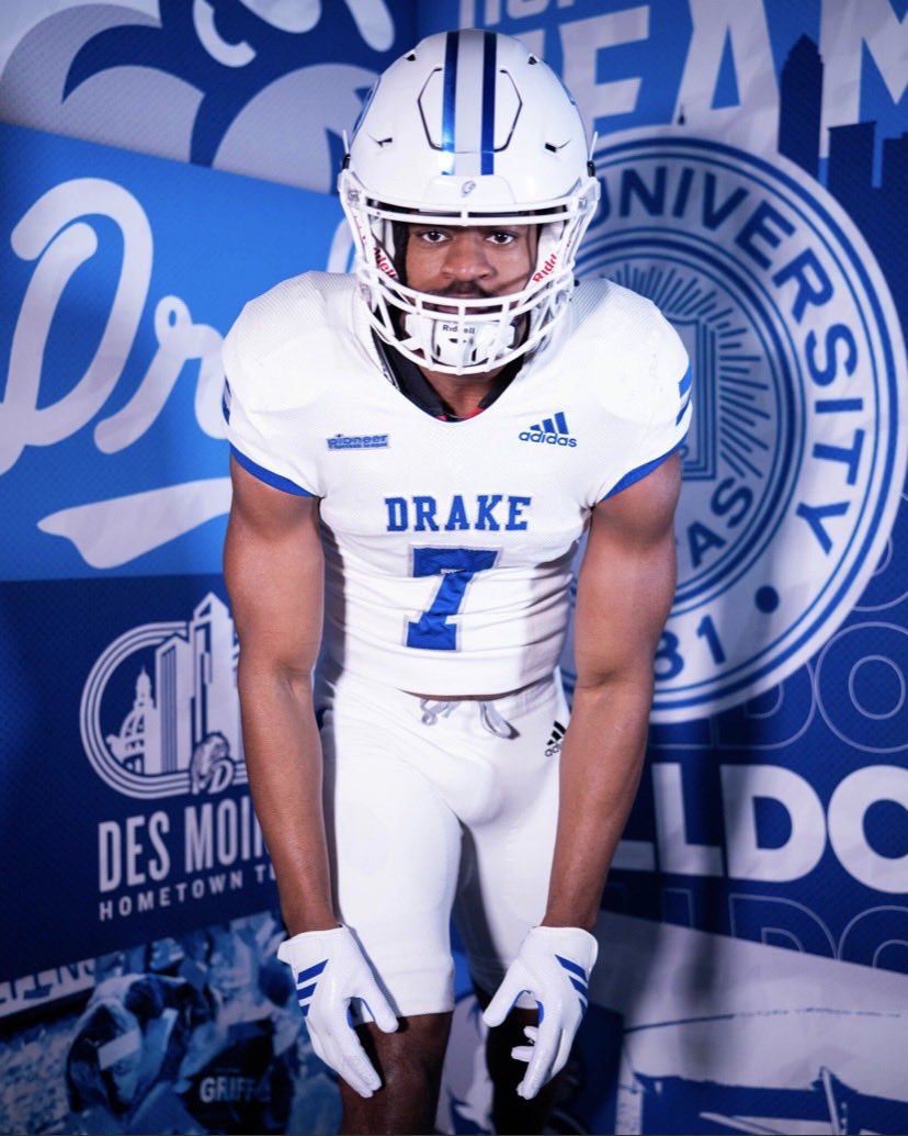 Jolannalston2's tweet photo. After an amazing visit, I’m blessed to have received an offer from Drake University @MattWalkerDU @CoachJMath @coacht_ash https://t.co/en5HyglG5L