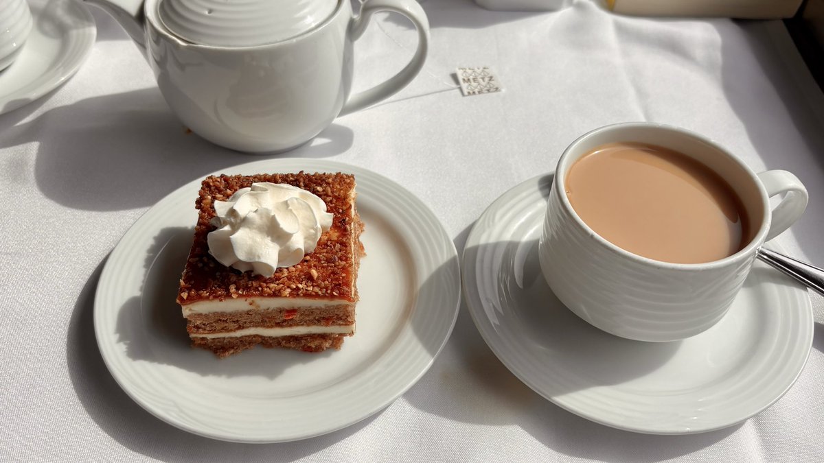 BanditTheBoxer's tweet photo. This carrot cake was so fucking good https://t.co/6vGTK7hjgg