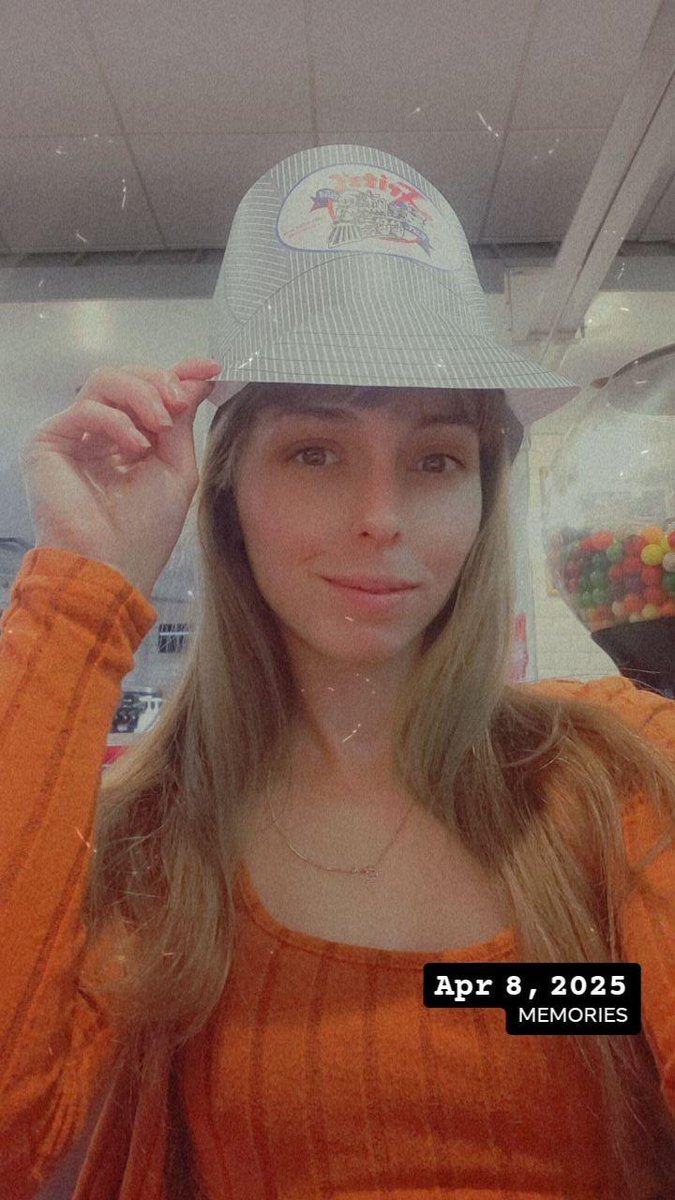 Emma Savage @ Chicken Ranch 🐥 tweet media