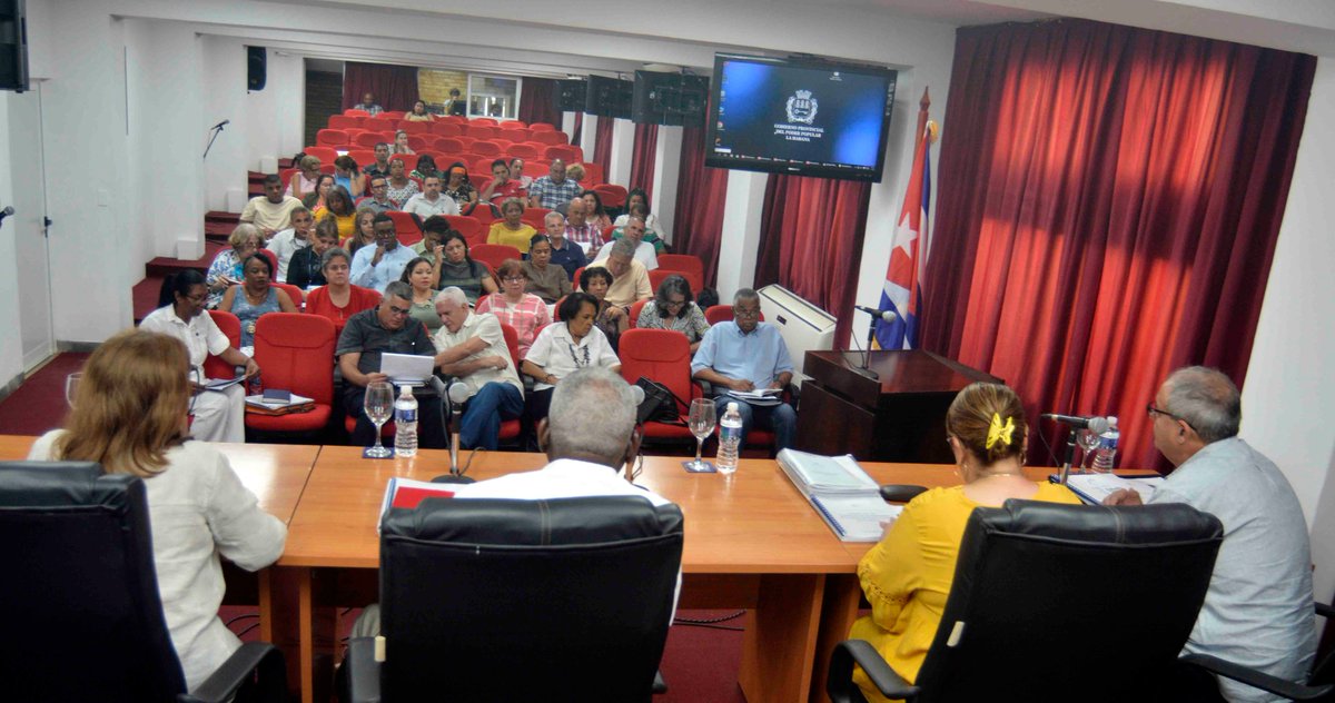 Esteban Lazo, presidente de la <a href="/AsambleaCuba/">Asamblea Nacional Cuba</a>🇨🇺, encabezó un provechoso encuentro de trabajo con las direcciones de las Asambleas Municipales del #PoderPopular de #LaHabana
✅En la jornada, participaron, además, <a href="/anamarianpp/">Ana Mari Machado</a>, <a href="/YanetHzP25/">Yanet Hernández</a>, y presidentes de comisiones parlamentarias