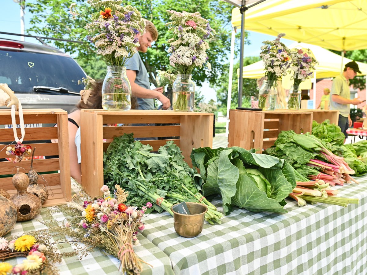 DestGettysburg's tweet image. The wait is almost over! 

The Adams County Farmers Market returns on April 25th for another season of farm-fresh flavors, friendly faces, and all things local.

#gettysburg #visitpa #farmersmarket