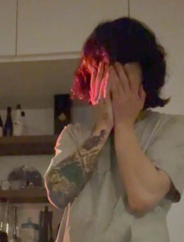 KatYoonD's tweet photo. Ya solo me queda pelearla en venta general banda
Quiero llorar jsjsjs lo peor es que no puedo porque el martes mi hermano lo dio todo y hoy tmb y ya de por sí él se siente mal por no haber podido conseguir https://t.co/b1WolWEiwn