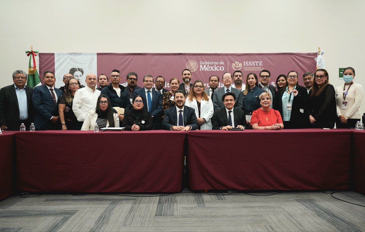 Me reuní con las directoras y los directores de los Hospitales Regionales y del Centro Médico Nacional “20 de Noviembre” del <a href="/ISSSTE_mx/">ISSSTE</a> para valorar la reciente incorporación de especialistas y hacer la relación de necesidades en equipos médicos.

También mostramos nuevos