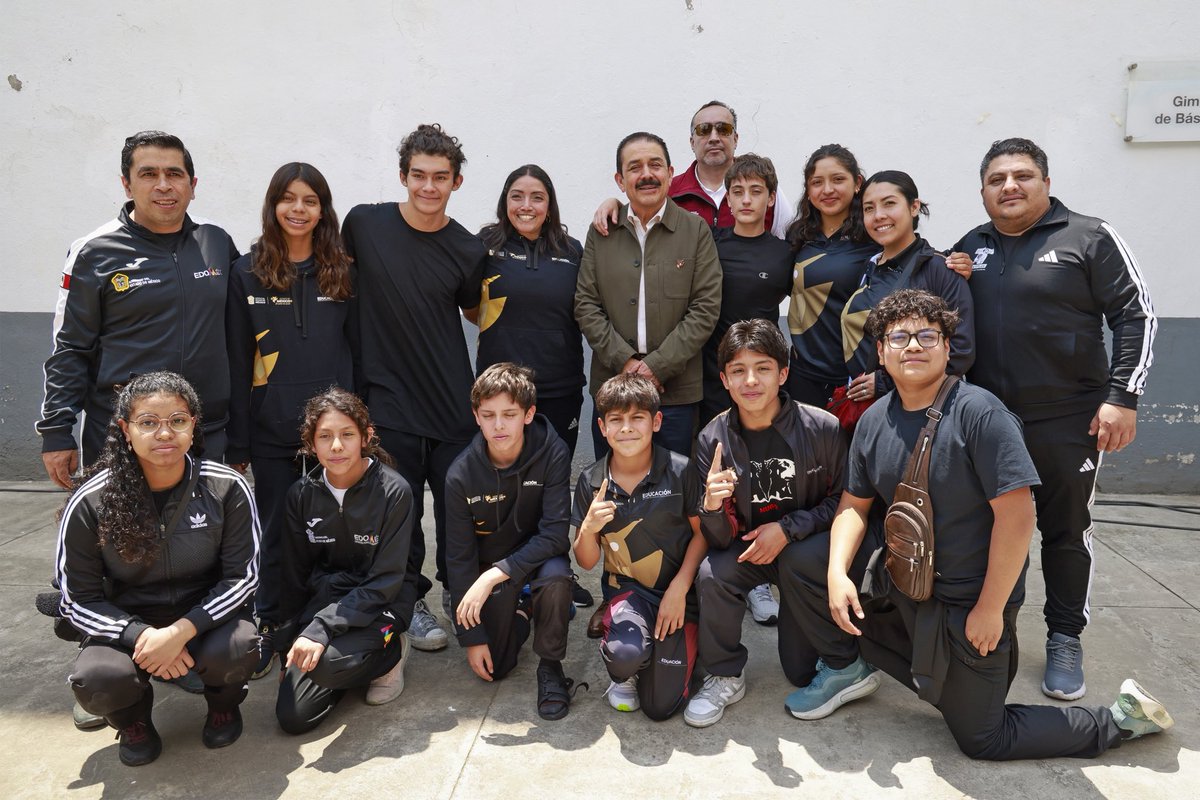 secti_edomex's tweet photo. ⭐️🏅¡Más de mil atletas mexiquenses representarán con orgullo al #EdoMéx!

El Secretario Miguel Ángel Hernández Espejel encabezó el abanderamiento de la delegación mexiquense rumbo a la Olimpiada Nacional CONADE 2026. 🇲🇽 https://t.co/3jbYJf7bBc