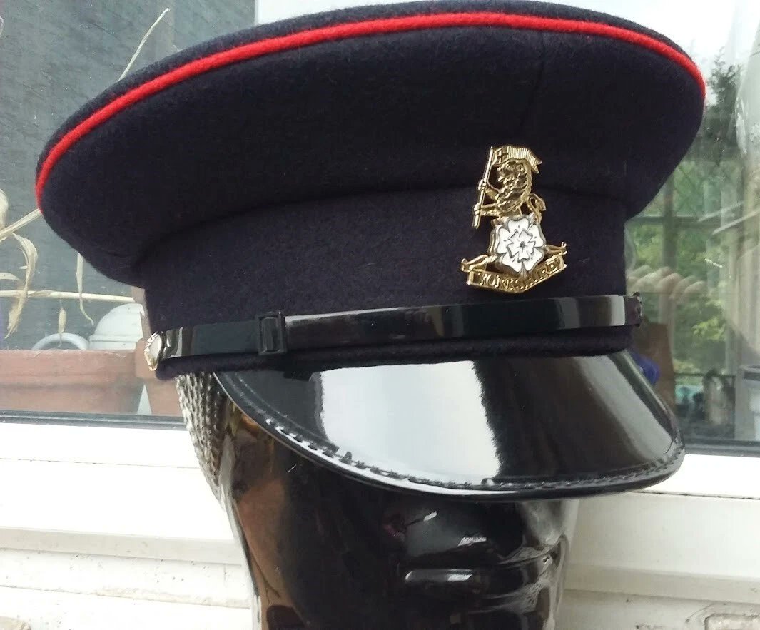 MOHAWK_RETRO's tweet image. #LivingHistory #Display #Reenactment #Events #YORKSHIRE #REGIMENT #PEAK #CAP /#Hat &amp;amp; #BADGE 56cm #BRITISH #ARMY ISSUE #Military #Dress #Parade #Costume #Drama #Stage #Theatre #Film ⚔️🎖️🎭🎬ebay.us/m/ZqVwV1 #eBay via @eBay_UK