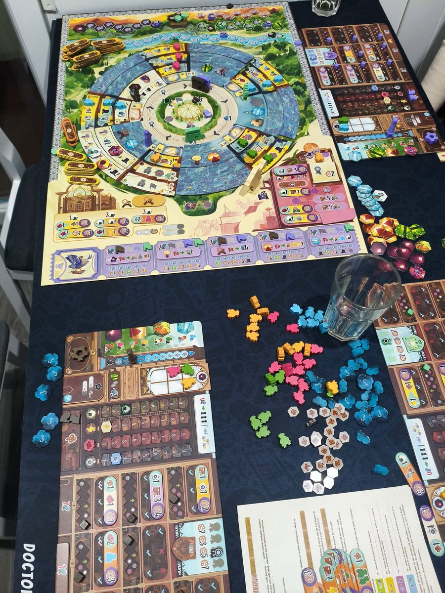 Partida bastante grata al #Daithosi. Creo que la temática no termina de funcionar pero tampoco lastra el gran euro que es el juego