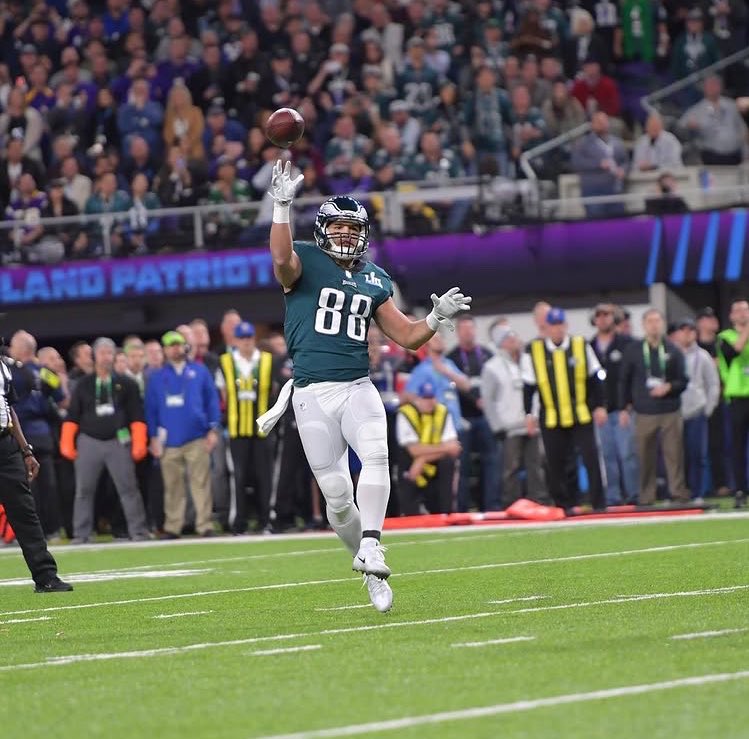 QuayLJones3's tweet photo. 👀 Career Touchdowns in the Super Bowl:

1 — Trey Burton
0 — Josh Allen,Lamar Jackson,Justin Herbert,Dak Prescott,CJ Stroud 

#Eagles https://t.co/4eXiTU8INu