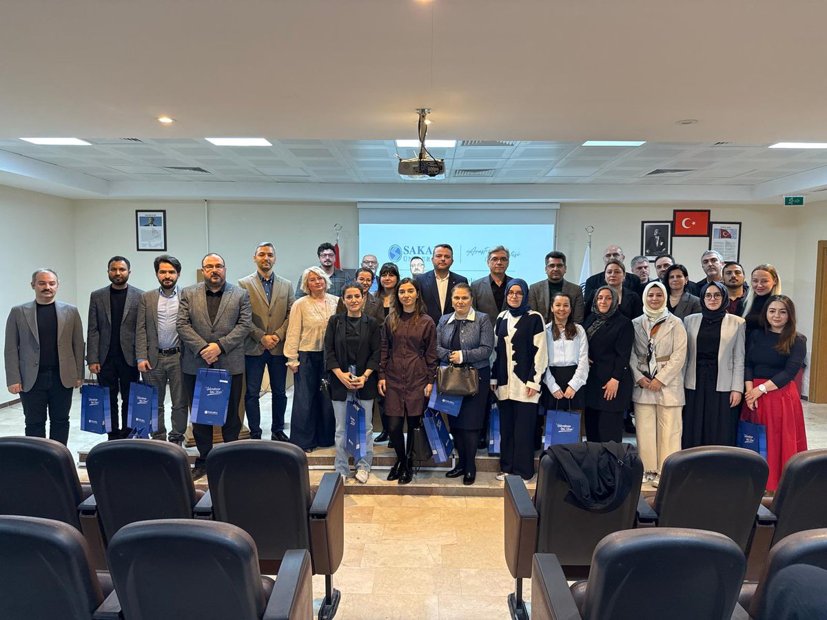 sauitbf's tweet image. Ödül Toplantısı
Fakültemizde, 2025 yılı içerisinde #TÜBİTAK, #TÜBA, #AB projelerinde yürütücülüğü kabul edilen ve #SSCI - #AHCI endeksli dergilerde çalışmaları yayımlanan değerli hocalarımızın başarılarını kutlamak amacıyla bir ödül töreni düzenlemiştir.