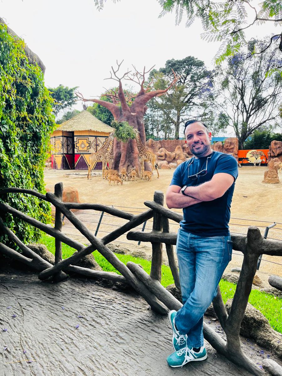 HaroldAlbertoSV's tweet photo. I ❤️ 🦒...
and Capibara! 😍

Holy week 2026.- https://t.co/tTmSAMvGOx