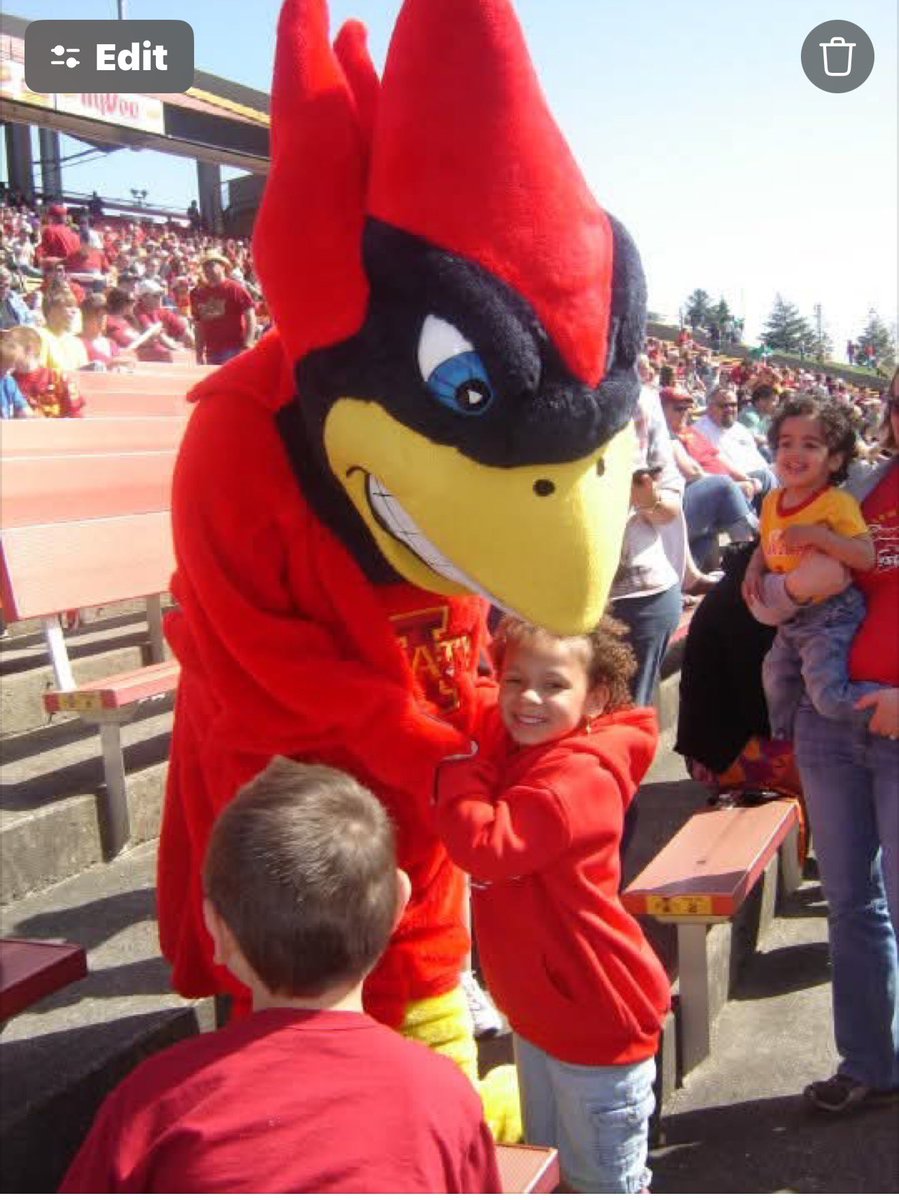 coreenjackson's tweet image. Facebook memories are the BEST! ISU spring football game 16 years ago. ❤️🌪️💛
#takemeback
@kendelljackson2 
@a_jackson2205