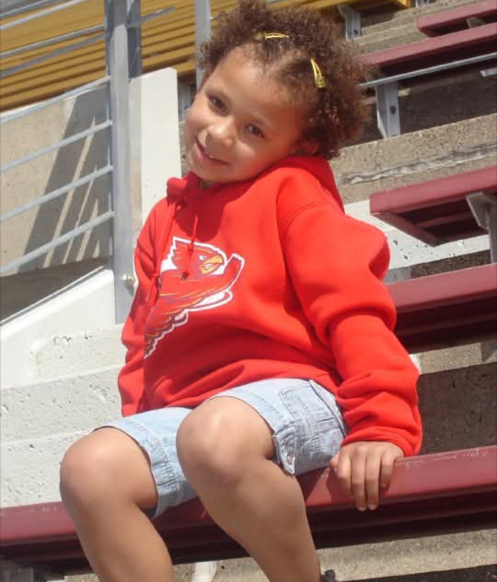 coreenjackson's tweet image. Facebook memories are the BEST! ISU spring football game 16 years ago. ❤️🌪️💛
#takemeback
@kendelljackson2 
@a_jackson2205