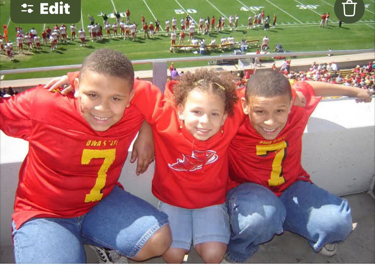 coreenjackson's tweet image. Facebook memories are the BEST! ISU spring football game 16 years ago. ❤️🌪️💛
#takemeback
@kendelljackson2 
@a_jackson2205