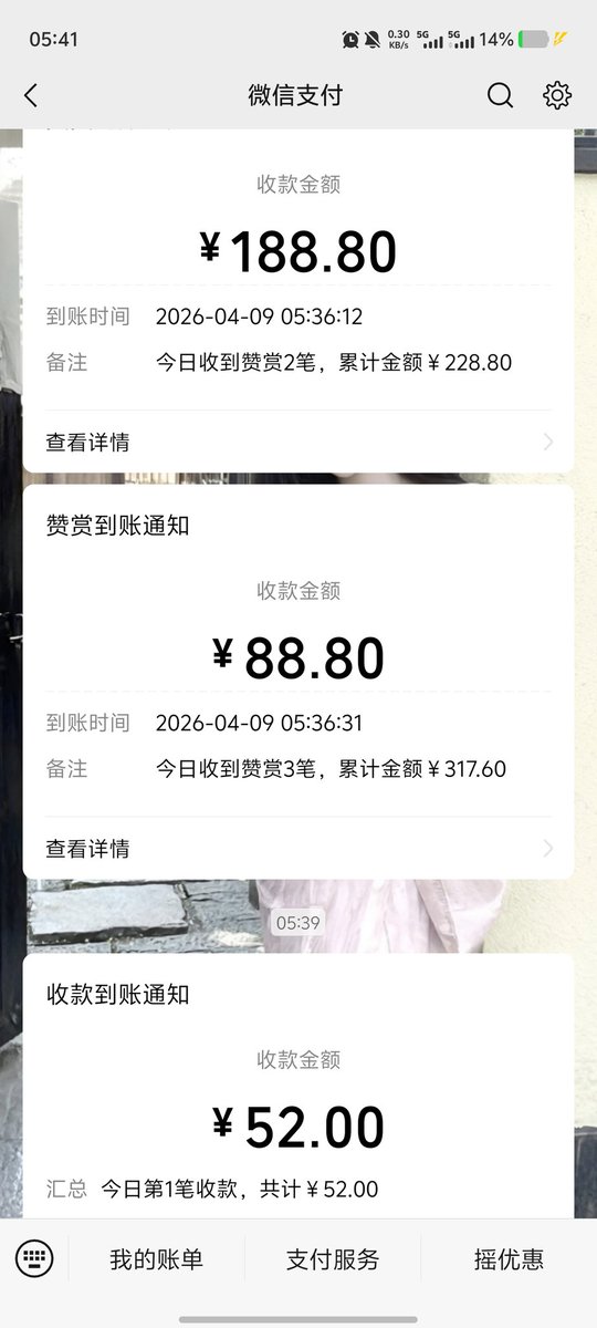 Rember_Lucky's tweet photo. 每当看到女神动动手指收入就是你的好几倍是不是更崇拜女神了？为了女神的鞋底就算让你去死你也愿意是吗 https://t.co/0bIeBJSFzr
