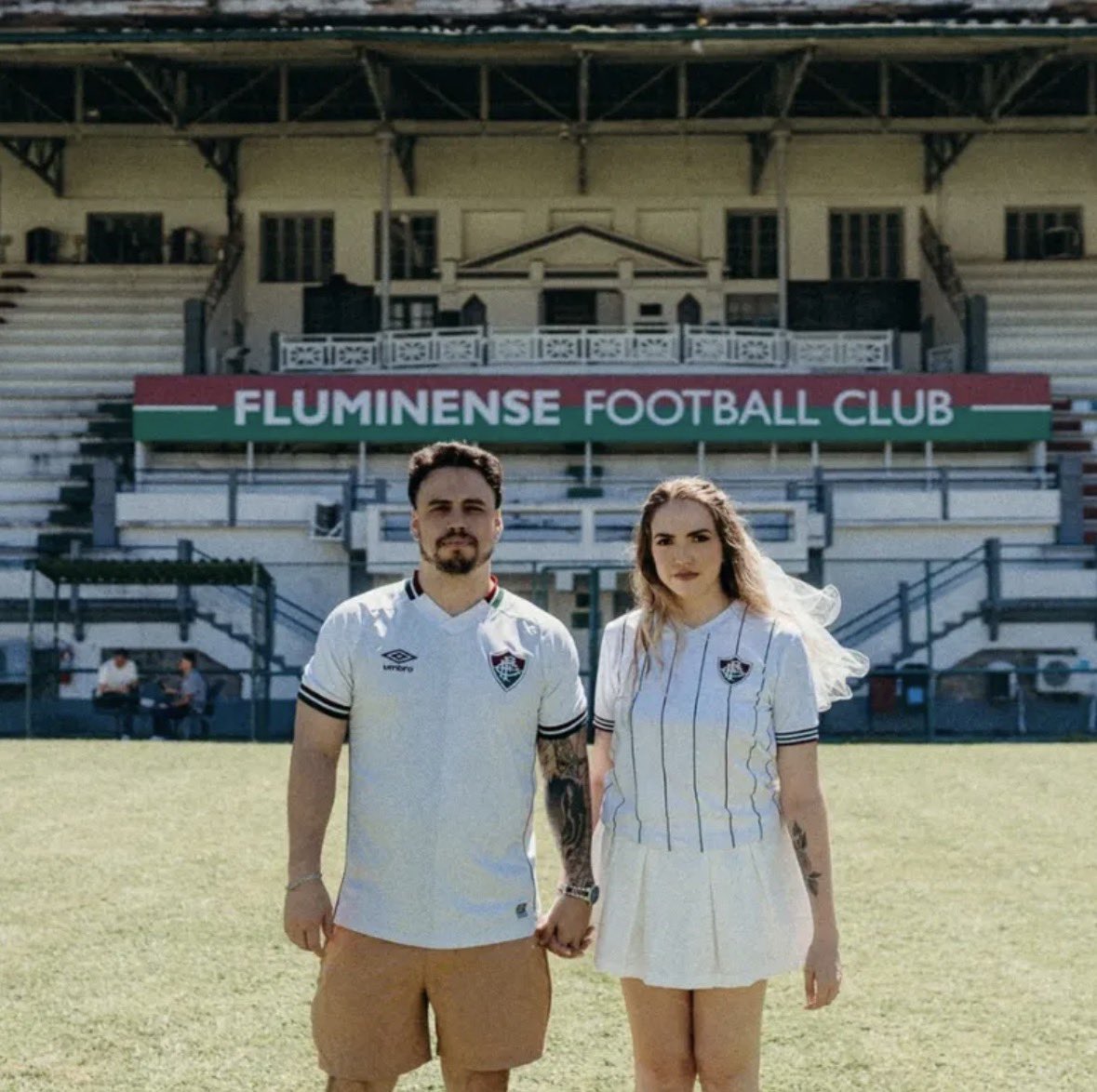 abiassis_'s tweet photo. Meu pré wedding não poderia ter sido diferente, @FluminenseFC presente! E o PESO da última foto, nem nos meus melhores sonhos… etern9 🇭🇺❤️ #flu #fluminense https://t.co/brTcBDc0op