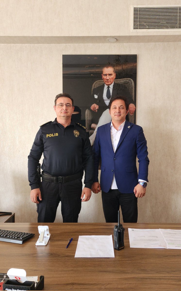 CelbisDuran's tweet photo. AKGİAD Ailesi olarak Aksu İlçe Emniyet Müdürümüz Sayın Oğuz Arslan’ı ziyaret ettik. Şanlı bayrağımızın gölgesinde, devletimizin emrinde ve kahraman teşkilatımızın her daim yanındayız.

​Rabbim tüm kolluk kuvvetlerimizi korusun ve muzaffer eylesin. 🇹🇷"

#aksu #emniyet #Müdürlüğü https://t.co/xCpc7LCgS8
