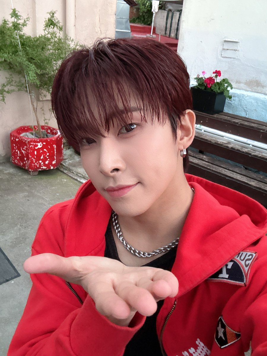 TRENDZ_OFFCL's tweet photo. [#리온] 마지막 공연까지 무사히 마쳤습니다 love you🇬🇷

#FROM_TRENDZ #TO_FRIENDZ #TRENDZ #트렌드지 https://t.co/D6GXh9miAt