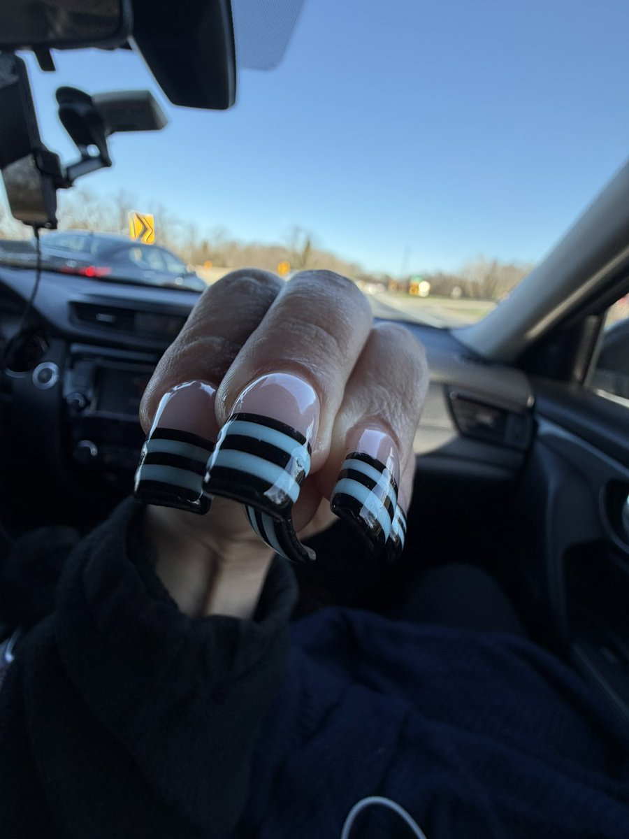 dani is seeing bts! tweet media