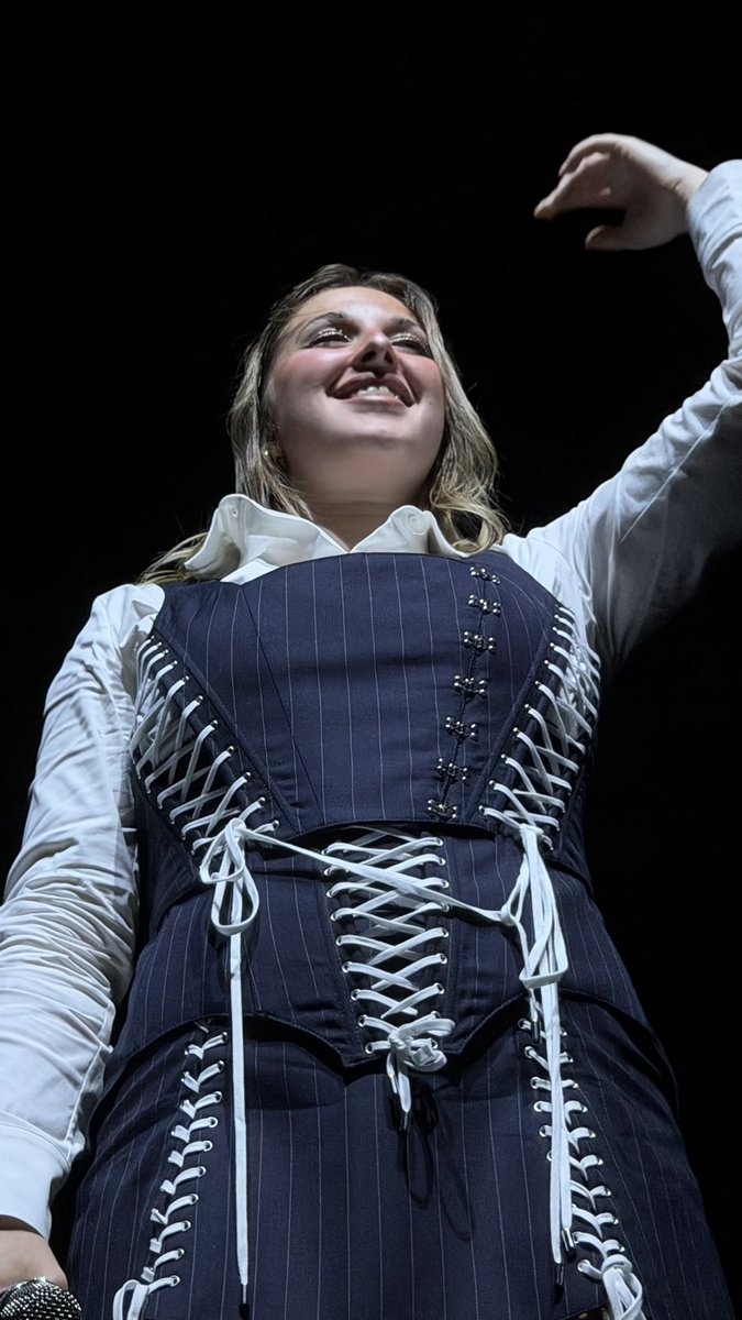 carla 💌 tweet media