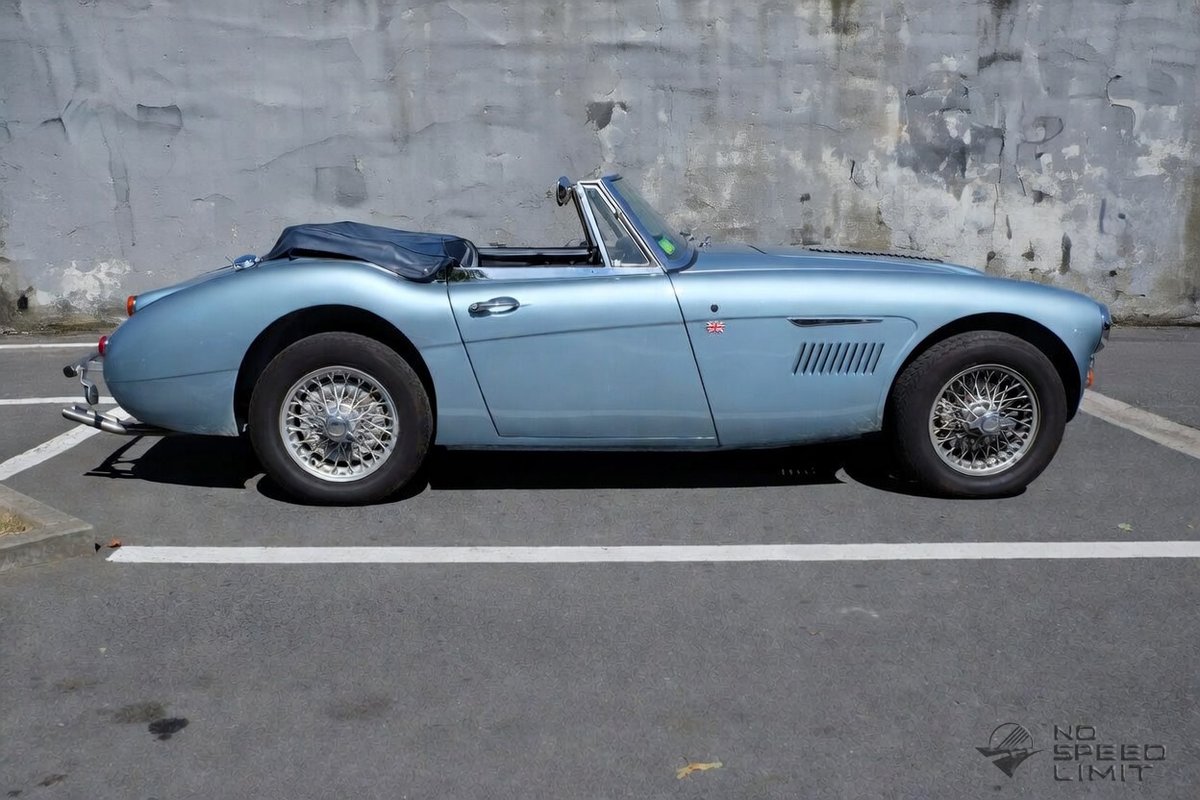 NoSpeedLimit_it's tweet photo. #AustinHealey3000 #BigHealey #britishroadster 🇬🇧 #wirewheels https://t.co/3qYPDTEnSP