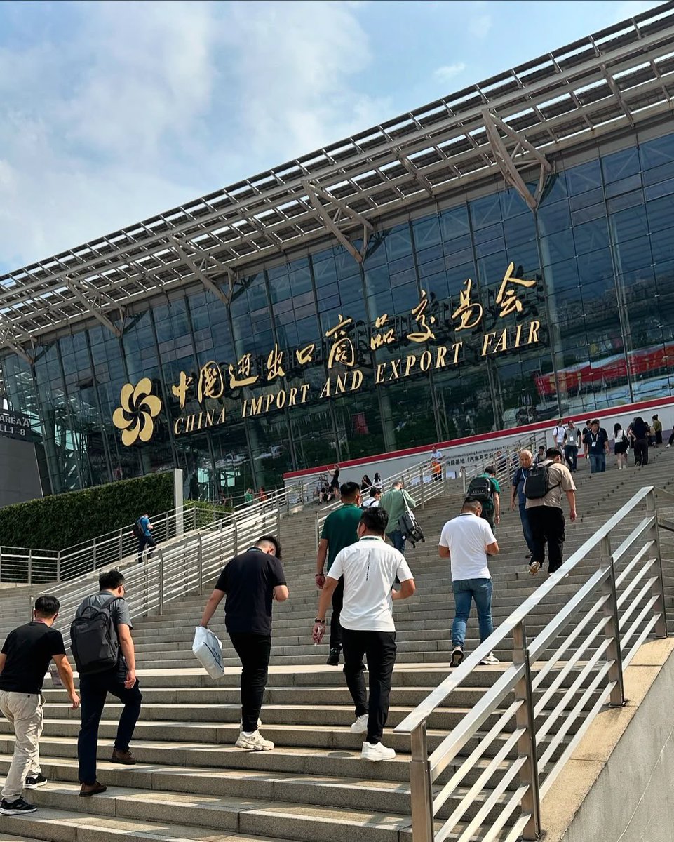 Falmuteb's tweet photo. رايح لـ #معرض_كانتون (Canton Fair 2026) لأول مرة؟ 🇨🇳
الصين عالم مختلف، وإذا ما رتبت أمورك "تقنياً" بتتعب جداً
هذي خلاصة الخلاصة للي يبي يسهر ليله ويضبط أموره قبل موقع الاقلاع

1️⃣ أهم رابط: لازم تعبي بطاقة الدخول الرقمية قبل توصل أريح لك بمليون مرة
🔗 https://t.co/cQLrdD6CP3

2️⃣ الدفع: انسَ الكاش والبطاقات العادية، حمل Alipay و WeChat Pay واربط بطاقتك (مدى أو فيزا) من هنا.
هناك حتى "بسطة الخضار" تتعامل بالباركود

3️⃣ الإنترنت: لا تعتمد على التجوال العادي، خذ شريحة (eSim) تدعم VPN داخلي عشان "واتساب، إكس، وسناب" يشتغلون معك بدون تقطيع

4️⃣ الترجمة: حمل تطبيق Google Translate وحمل حزمة اللغة الصينية (Offline)، ميزة تصوير اللوحات بتنقذك بمواقف كثيرة

ونصيحة: خذ معك "باور بانك" أصلي وقوي، يومك طويل والمشي بالكيلومترات! 🏃‍♂️🔋

#CantonFair #الصين #تجارة