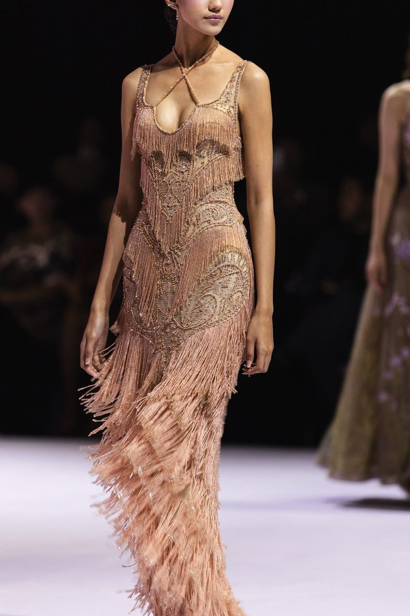 Golden Fashion tweet media