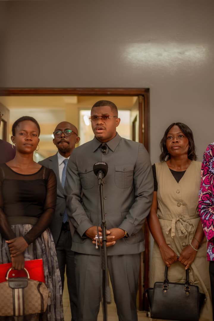 Avant notre rencontre avec le #Président de la #République, nous avons échangé avec Mgr Donatien NSHOLE (SG de la #CENCO), pour préparer le #dialogue politique en RDC. Le Panel des Modérateurs a remis le DOCUMENT FACULTATIF DES #REFORMES pour un consensus entre parties prenantes.
