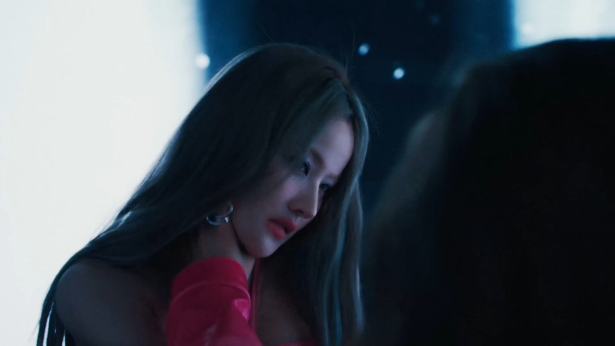 .𖥔 🎀 aurelia | WHO IS SHE? tweet media