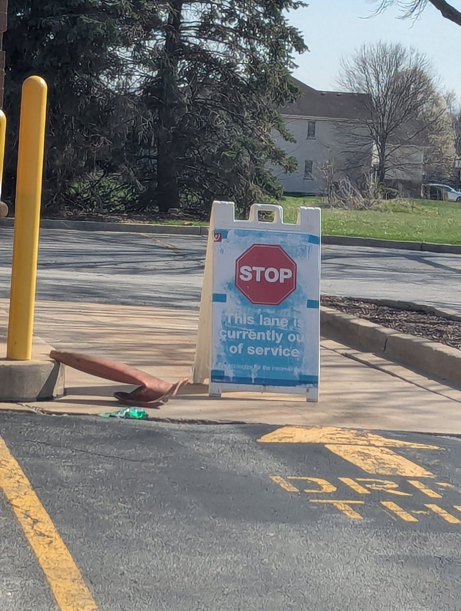 rweberbooks's tweet photo. The orange cone at the drive-thru pharmacy has most certainly seen better days. It's the perfect representation of all of us in 2026. 😂🫠
#WritingCommunity #wornout #itsbeenalongyear https://t.co/yJEJkSszN2