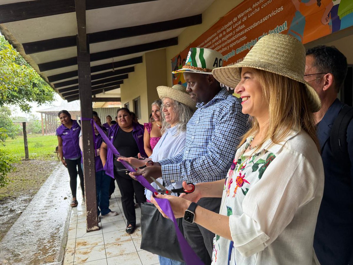 UN_Women's tweet image. From policy dialogues to field visits, @unwomenboard saw @UN_Women's progress on #GenderEquality in #Bolivia.

Together with government, private sector and civil society, @onumujeresbol is building an equitable society #ForAllWomenAndGirls.

🔗 unwomen.org/en/news-storie…