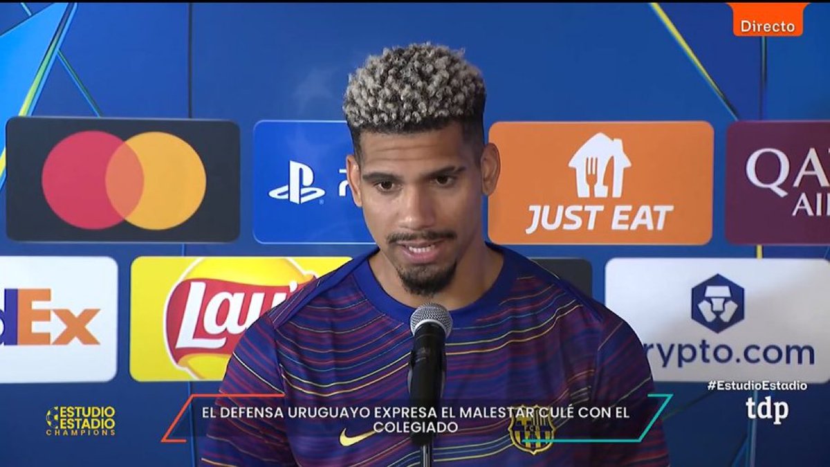 🗣️Araujo: “Sinceramente, no me gusta hablar mucho sobre el arbitraje.

Al final, nosotros también tuvimos oportunidades para marcar goles y cambiar el resultado.

Pero hay cosas que son obvias para todos”