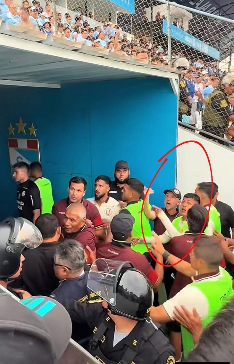 La Comisión Disciplinaria de la Liga sancionó con cuatro fechas al entrenador de la U, Javier Rabanal, por los insultos contra hinchas del Cristal en el Gallardo. A Jairo Concha lo suspendieron 2 fechas, pero a Caín Jair Fara lo exculparon. Ojo, aún están en plazo de apelación.