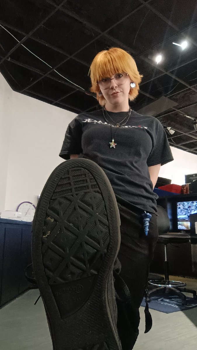 👣😈Mistress Twyla😈👣 tweet media