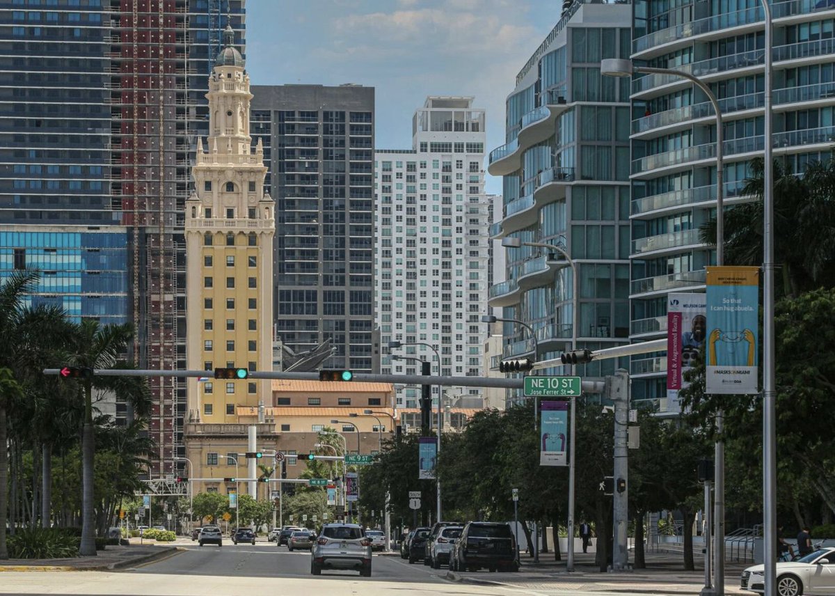 IslanderNews's tweet image. Miami-Dade growth slows as census shows recent population dip. County remains Florida’s largest, but new estimates reflect shifting migration patterns across South Florida  1l.ink/MSWBGRQ #islandernews #keybiscayne #miamidade