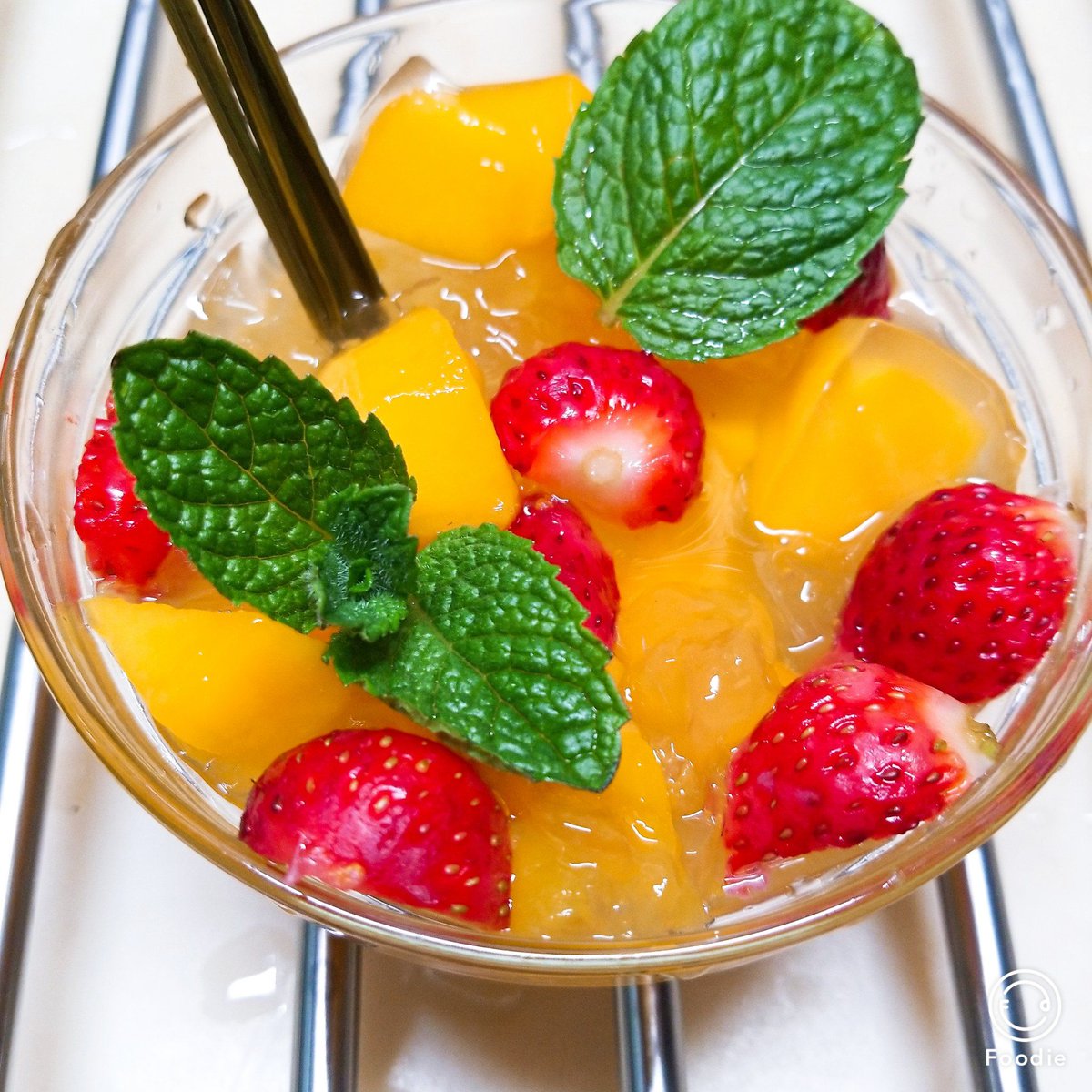 Pinderbean's tweet photo. "3-minute Mango Mint Cooler  | Blend 1 cup frozen mango, 6 mint leaves,  cup coconut water + 1 tsp lime juice. Top with mint sprig. Beat the heat—refreshing, vegan, no added sugar! #QuickDrinks #SummerVibes" https://t.co/YjB9qQUgrI