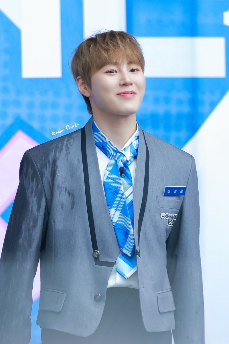 GoldenCloud0322's tweet photo. 260406   
<WANNA ONE GO : Back to Base> 워너원고 오프닝     

워너블 바라보는 눈에서 꿀이 뚝뚝
귀여웠다 잘생겼다 멋있기까지
애땅이 미모가 레전드야 

#하성운 #HASUNGWOON #워너원 #WannaOne #WannaOneGo @gooreumseng https://t.co/JaW23tCLkT