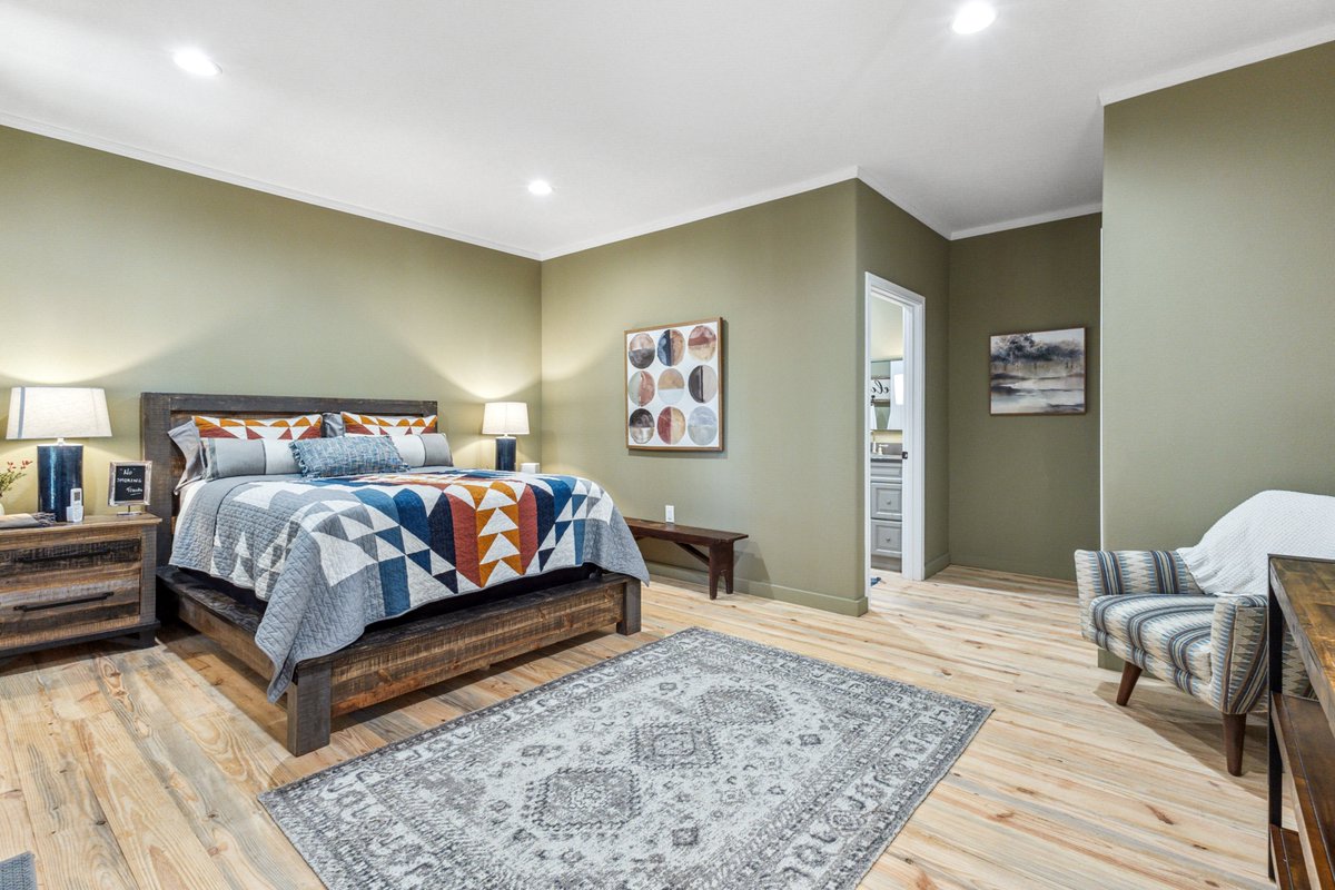 Tilmonmedia's tweet image. This Longview property has it all…

✔️ Peace and quiet
✔️ Wide open space
✔️ A horse judging you from across the fence 🐴😅

Gotta love East Texas country living.

#CountryVibes #EastTexas #LongviewTX #HouseHunting #TilmonMedia